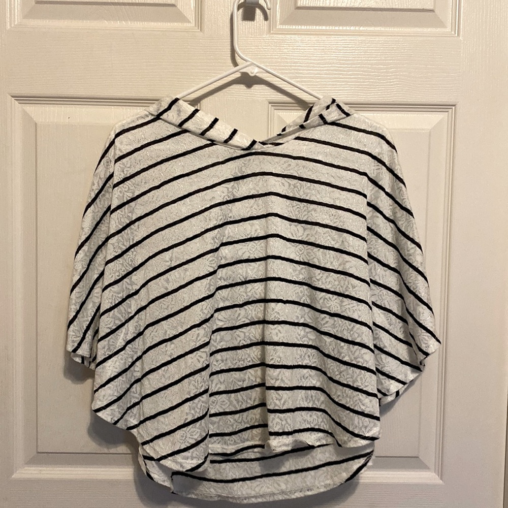 Large Rue 21 white/black pullover with hood